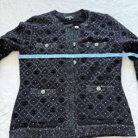 CHANEL wool knit cardigan size 38 FR 2022 Runway Authentic Retail 7800$ - Picture 11 of 13